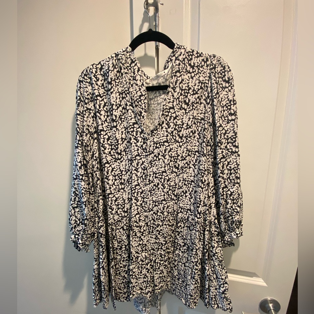 Black and white long sleeve dress